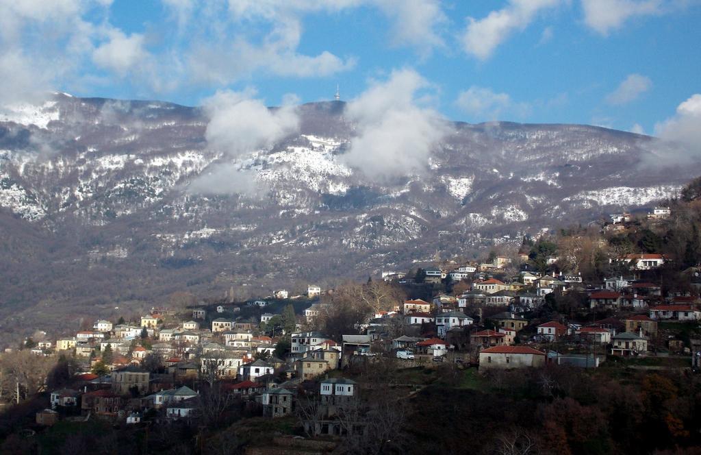 Sarafis Guesthouse Agios Lavrentios Exterior foto